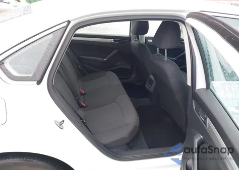 2017 Volkswagen Passat 1.8T S z USA, uszkodzony, nr VIN 1VWAT7A3XHC017909